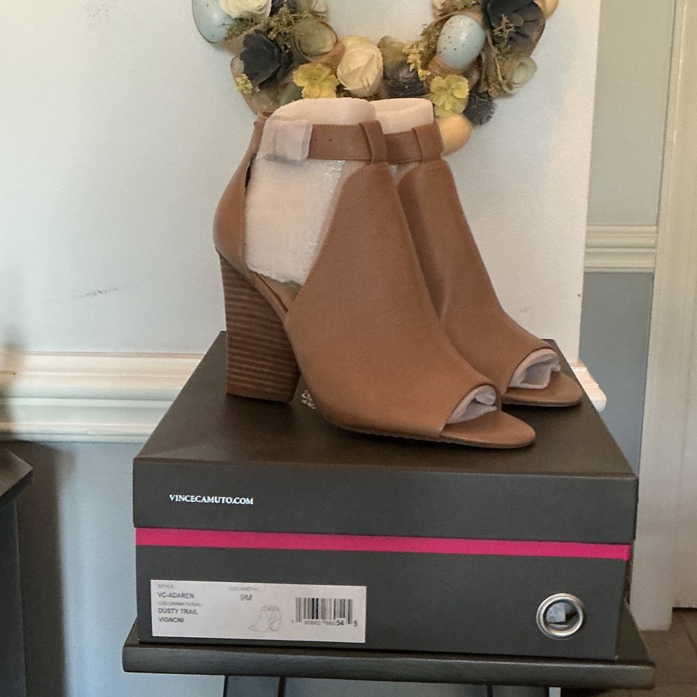 Vince Camuto Tan Open-Toe Block Heel Ankle Sandals